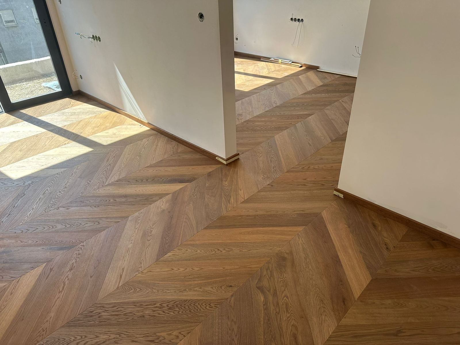 Postava chevron gotovog parketa